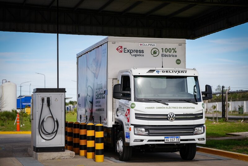 Volkswagen Camiones y Buses entrega el primer camión 100% eléctrico