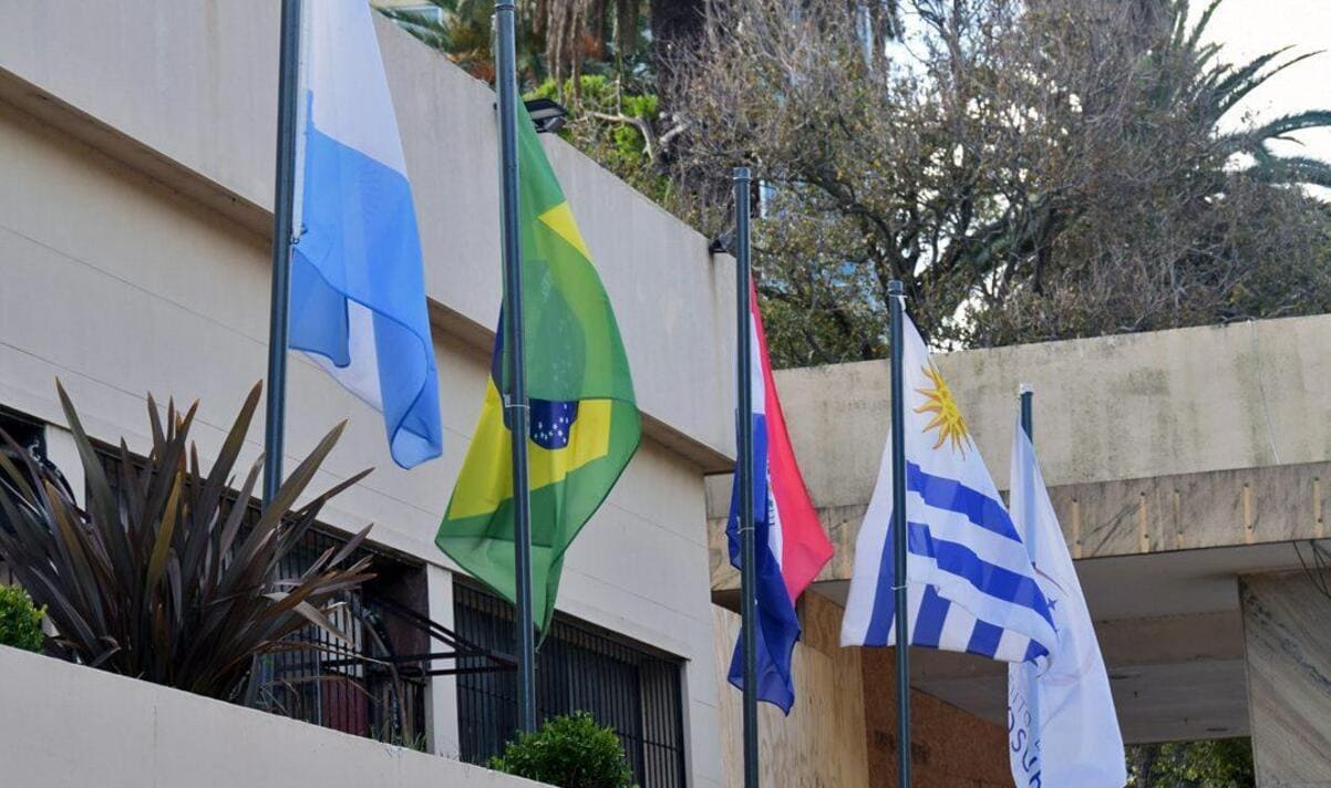 Mirar a los países vecinos